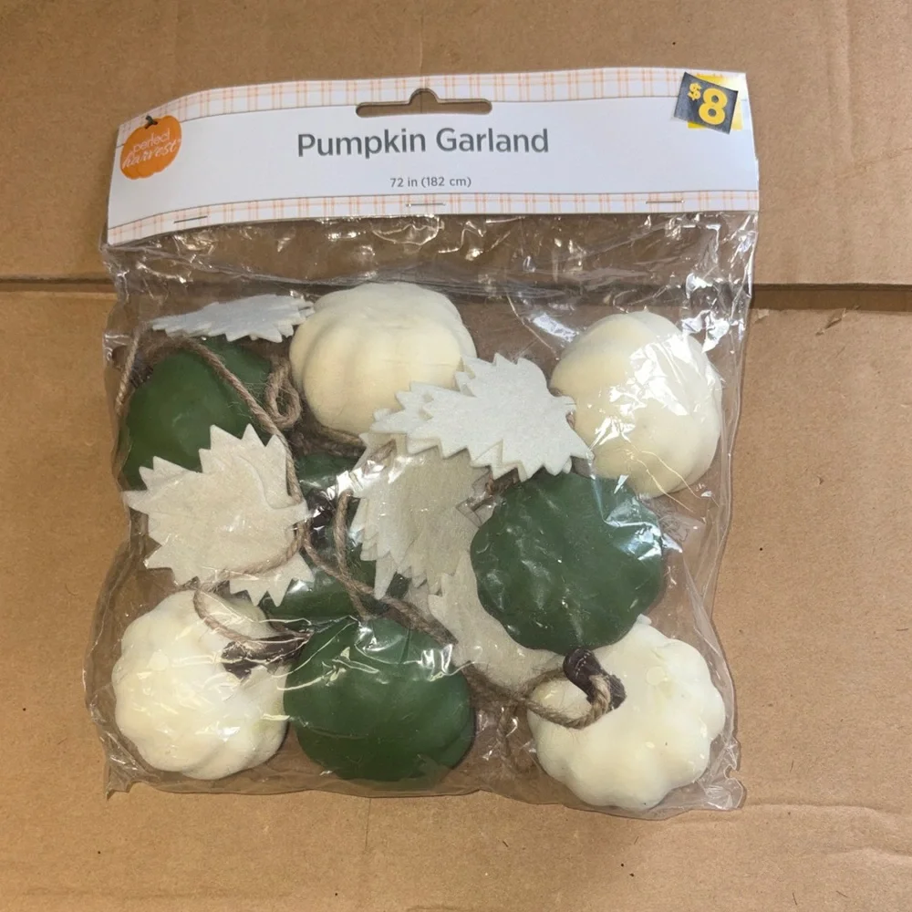 5/$10 Pumpkin Garland - Green and White